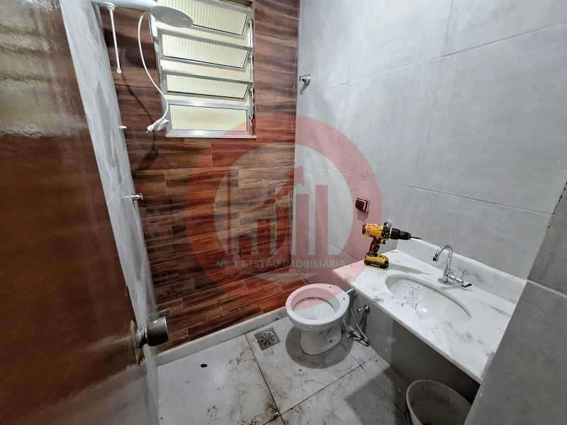 Apartment with wood floors and 2 bedrooms — photo 21