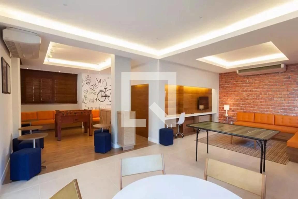 Apartamento de 89 m² com janelas do piso ao teto e closet — photo 56