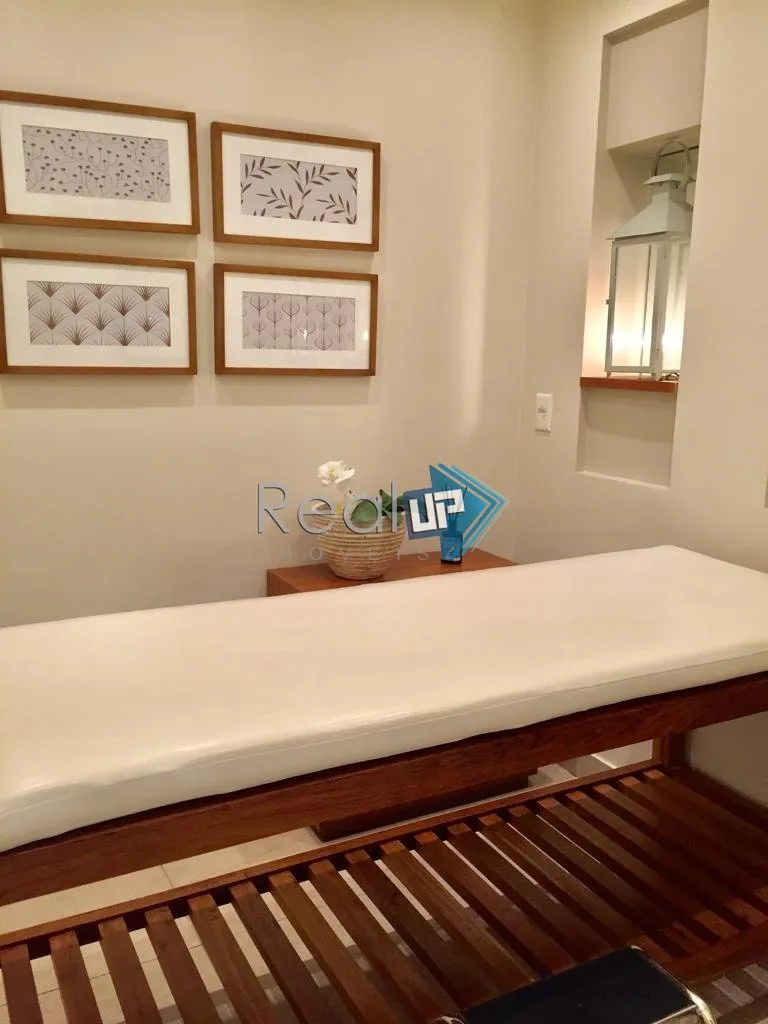 Furnished 2-bedroom apartment with balcony — photo 22