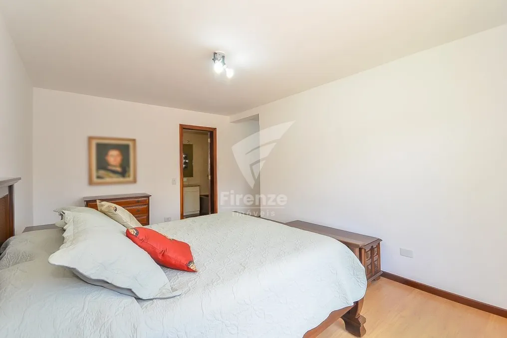 424 m² house with 3 en-suite bedrooms and 4 parking spots — photo 40