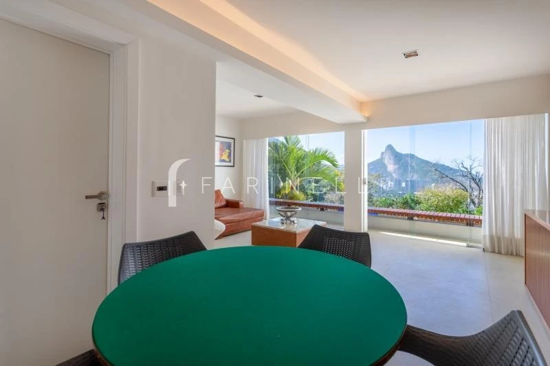 Furnished 1200 m² house with a balcony and 6 bedrooms — photo 39