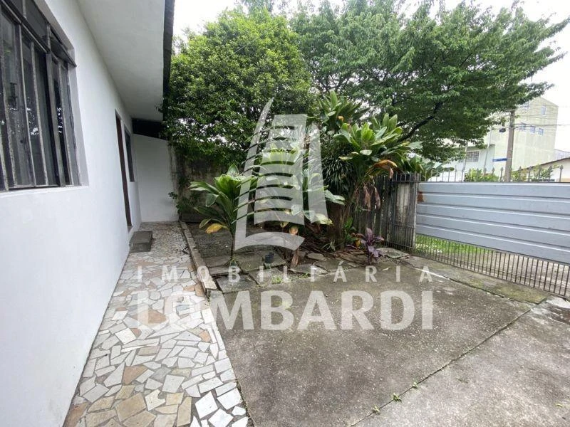 2-bedroom house with wood or laminate floors in Curitiba — photo 6