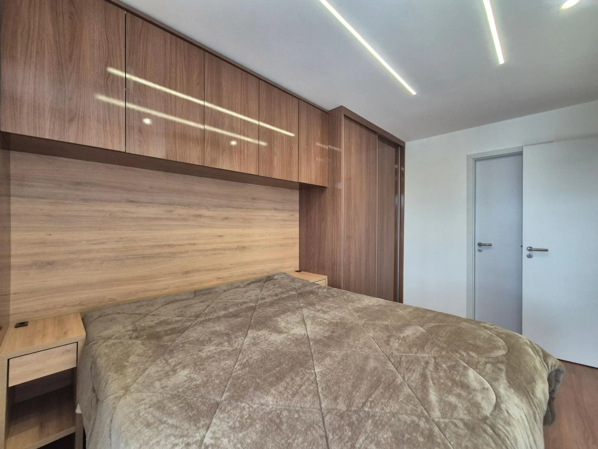 Furnished 2-bedroom apartment with enclosed balcony — photo 19