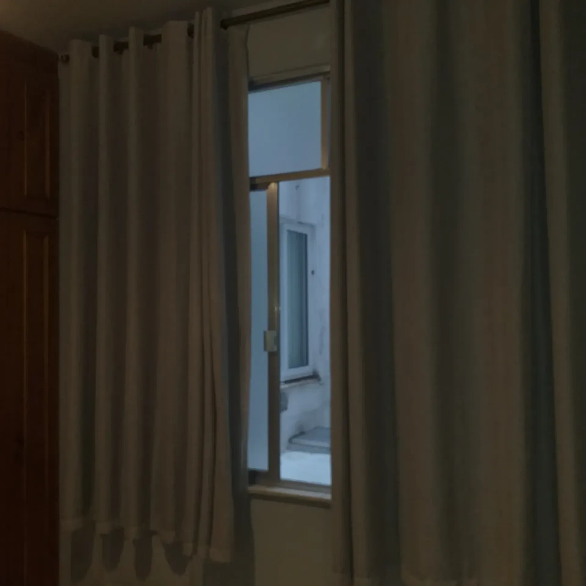 2-bedroom apartment with 3 bathrooms and glass shower — photo 13