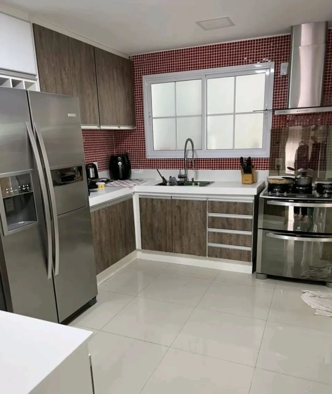 Furnished rental house with 4 bedrooms and 5 bathrooms — photo 17