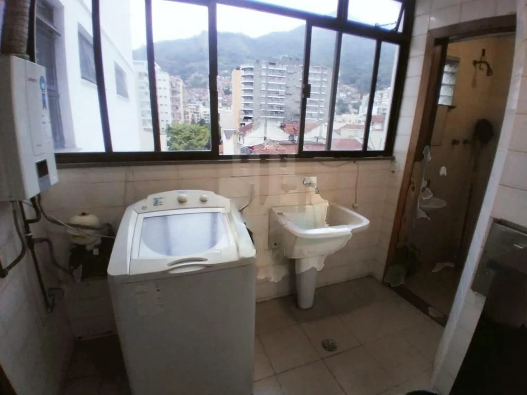 Unfurnished apartment with 6 bedrooms and 2 parking spots — photo 17