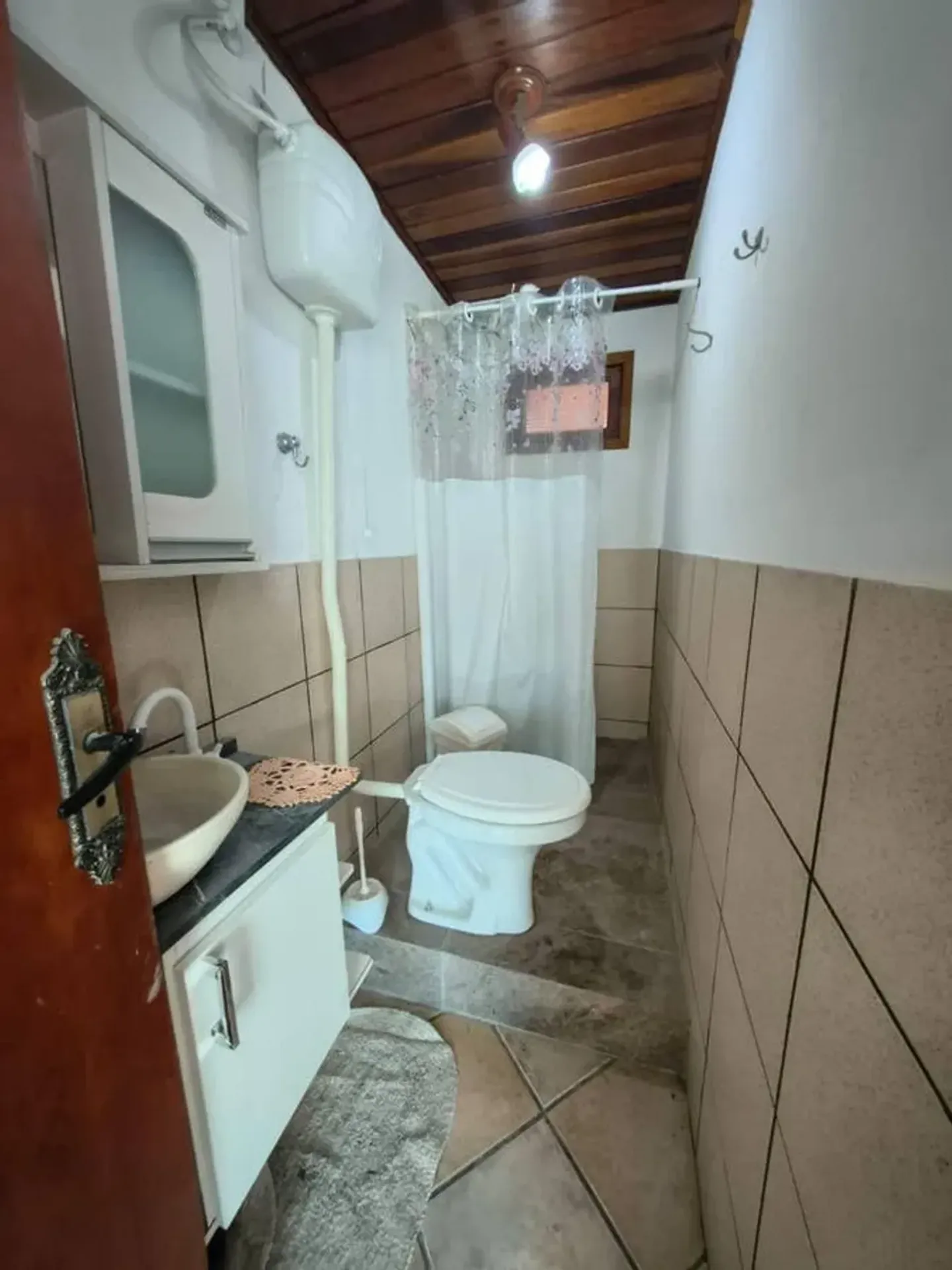 700 m² house with a bathtub and a grill on the balcony — photo 33