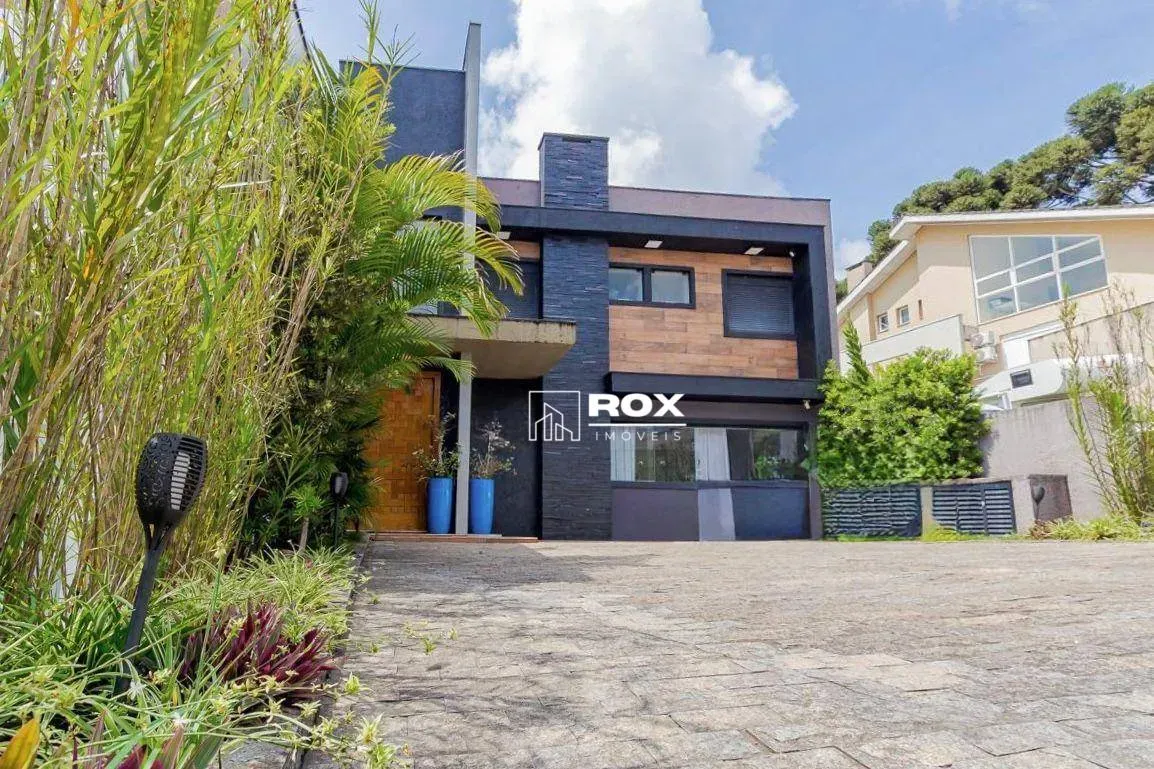 Furnished house with 4 en-suite bedrooms and 266 m² — photo 2