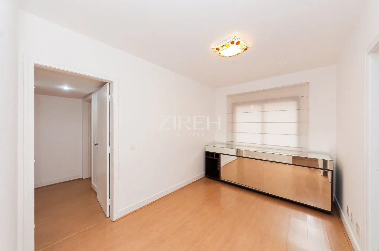 3 en-suite bedrooms in a 174 m² apartment with 2 spots — photo 9
