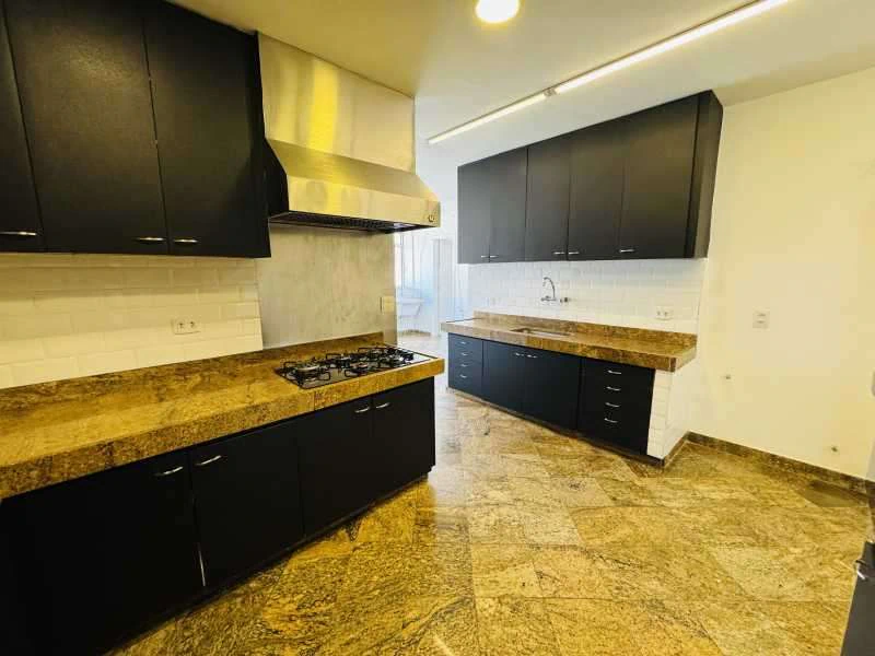 250 m² apartment with 4 bedrooms, 5 bathrooms and 3 parking — photo 18