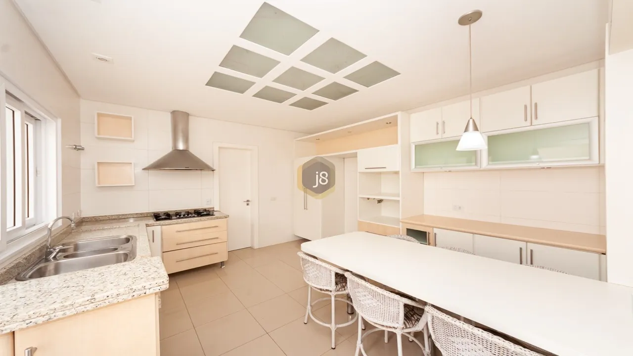 Casa com 5 suítes, 7 banheiros e 375 m² com varanda — photo 5