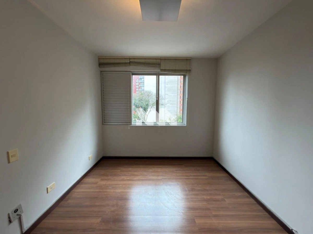 Rental apartment with a closed kitchen and gas stove — photo 14
