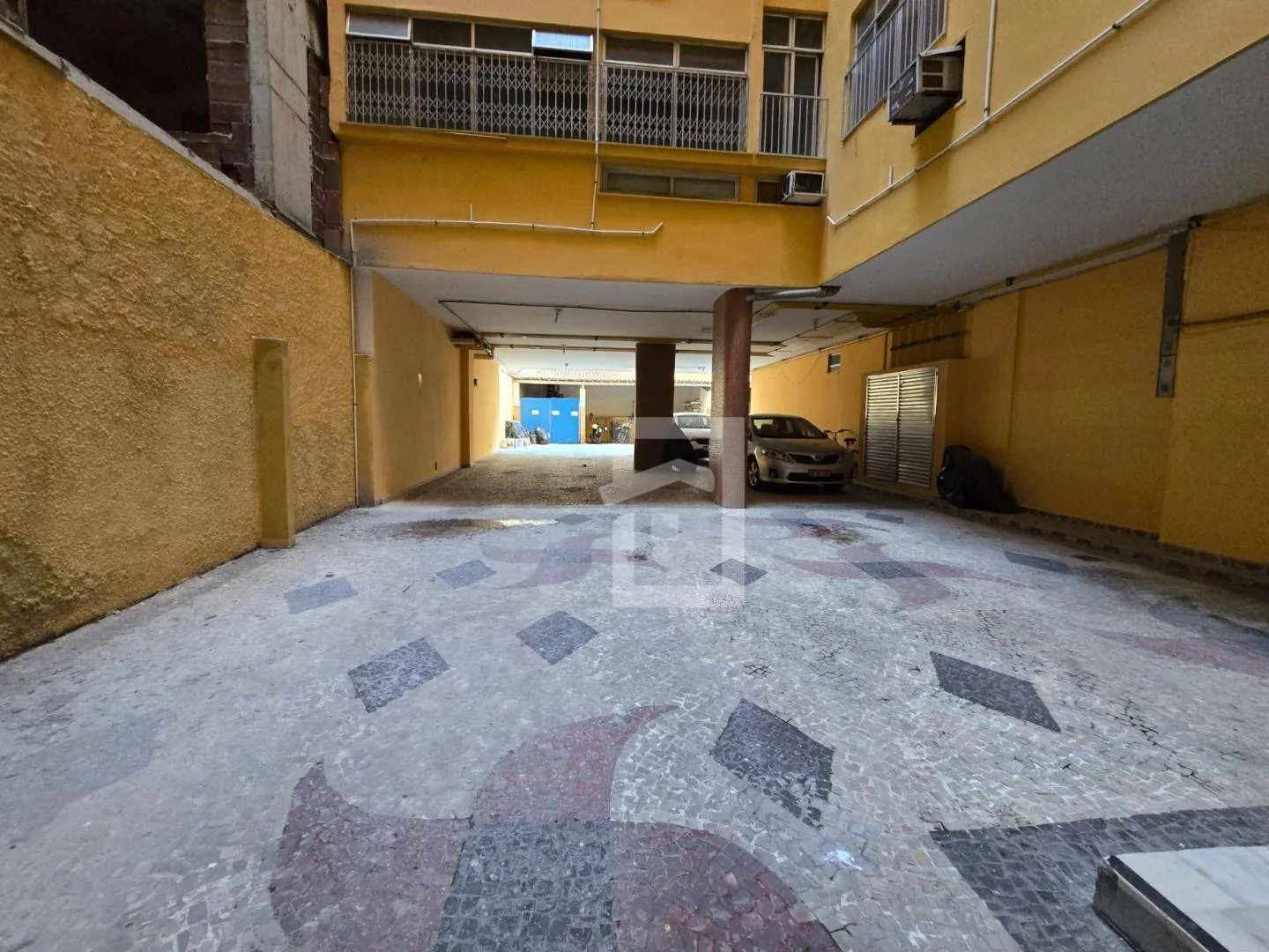 1-bedroom apartment with 24-hour concierge and 32 m² — photo 32