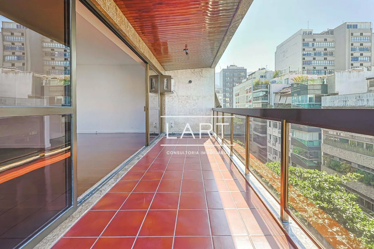 4-bedroom apartment with balcony and 227 m² — photo 4