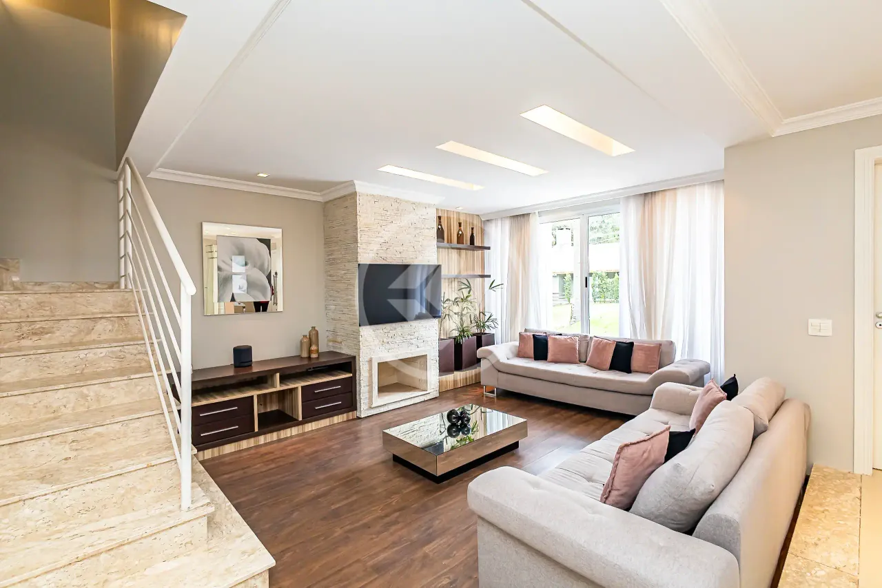 Casa em condomínio com 4 quartos e 270 m² — photo 2