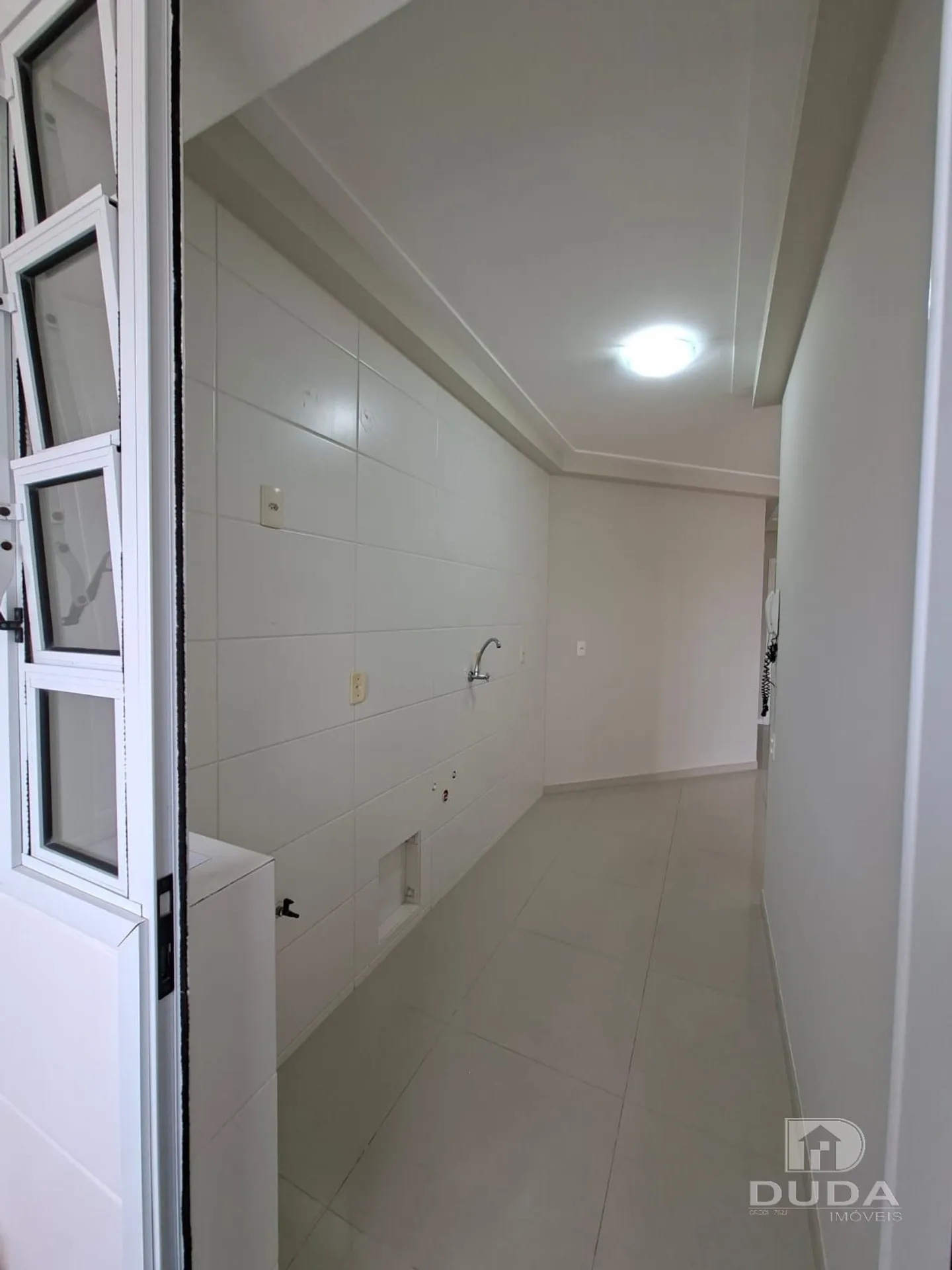 Apartment on the 10th floor with floor-to-ceiling windows — photo 109