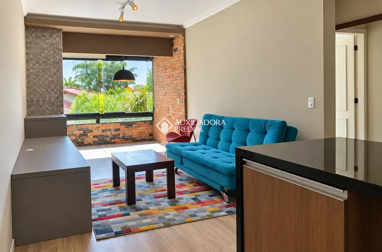 Glass-enclosed balcony in a 2-bedroom apartment, 72 m² — photo 3