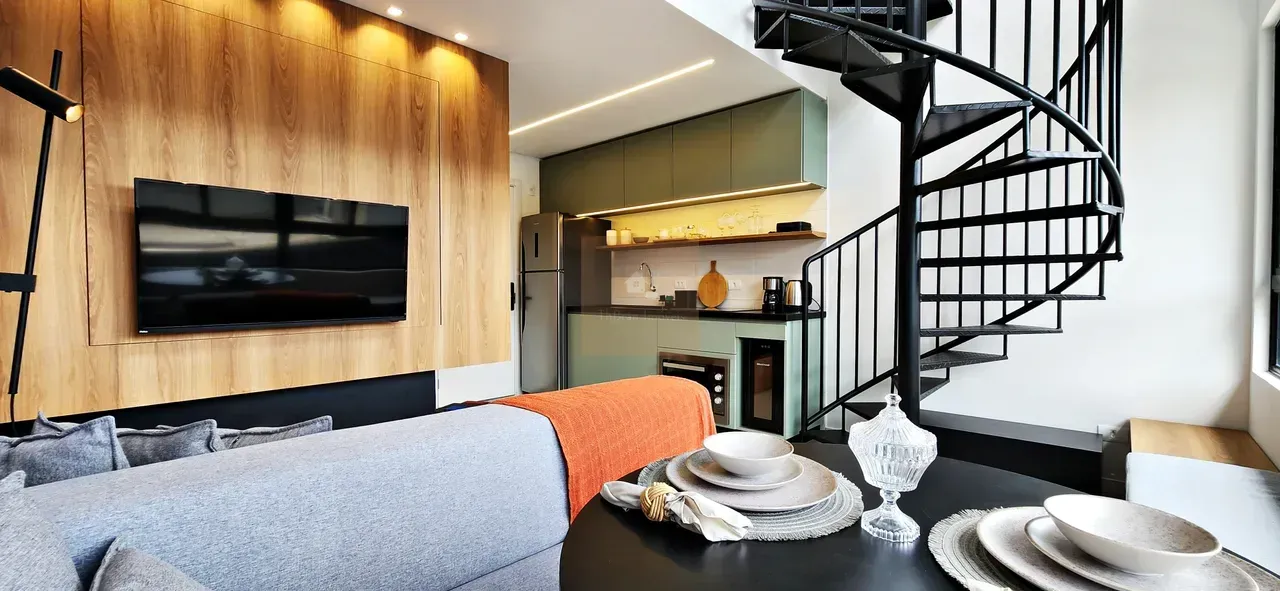 Floor-to-ceiling windows in a one-bedroom apartment, 39 m²