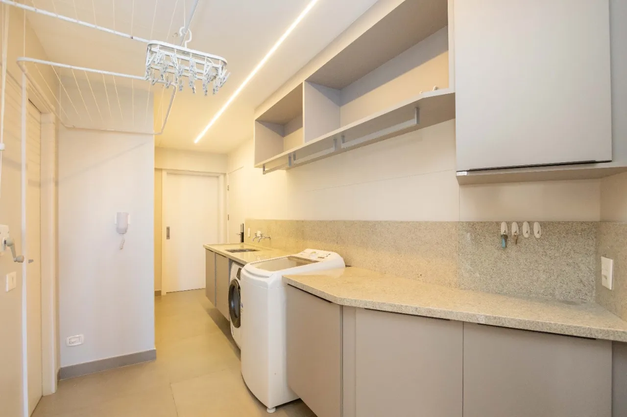 3-bedroom apartment in a building with a gym — photo 10
