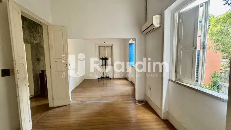 Casa sem mobília com 5 quartos e vaga para 4 carros — photo 28