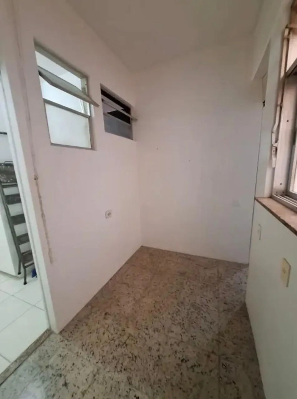 Unfurnished 2-bedroom apartment with 3 bathrooms — photo 17