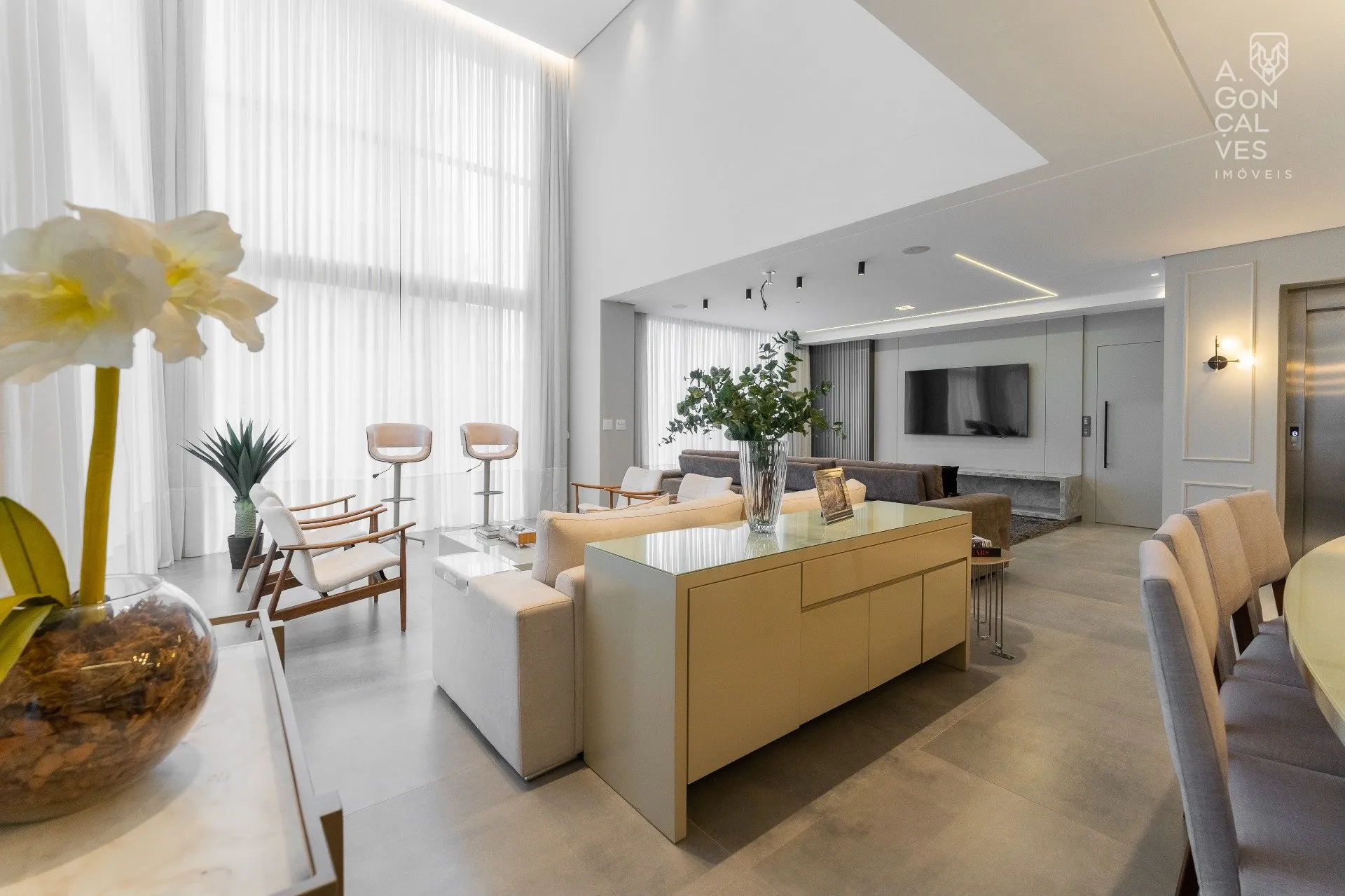 Furnished apartment with 3 bedrooms and open-plan kitchen — photo 15