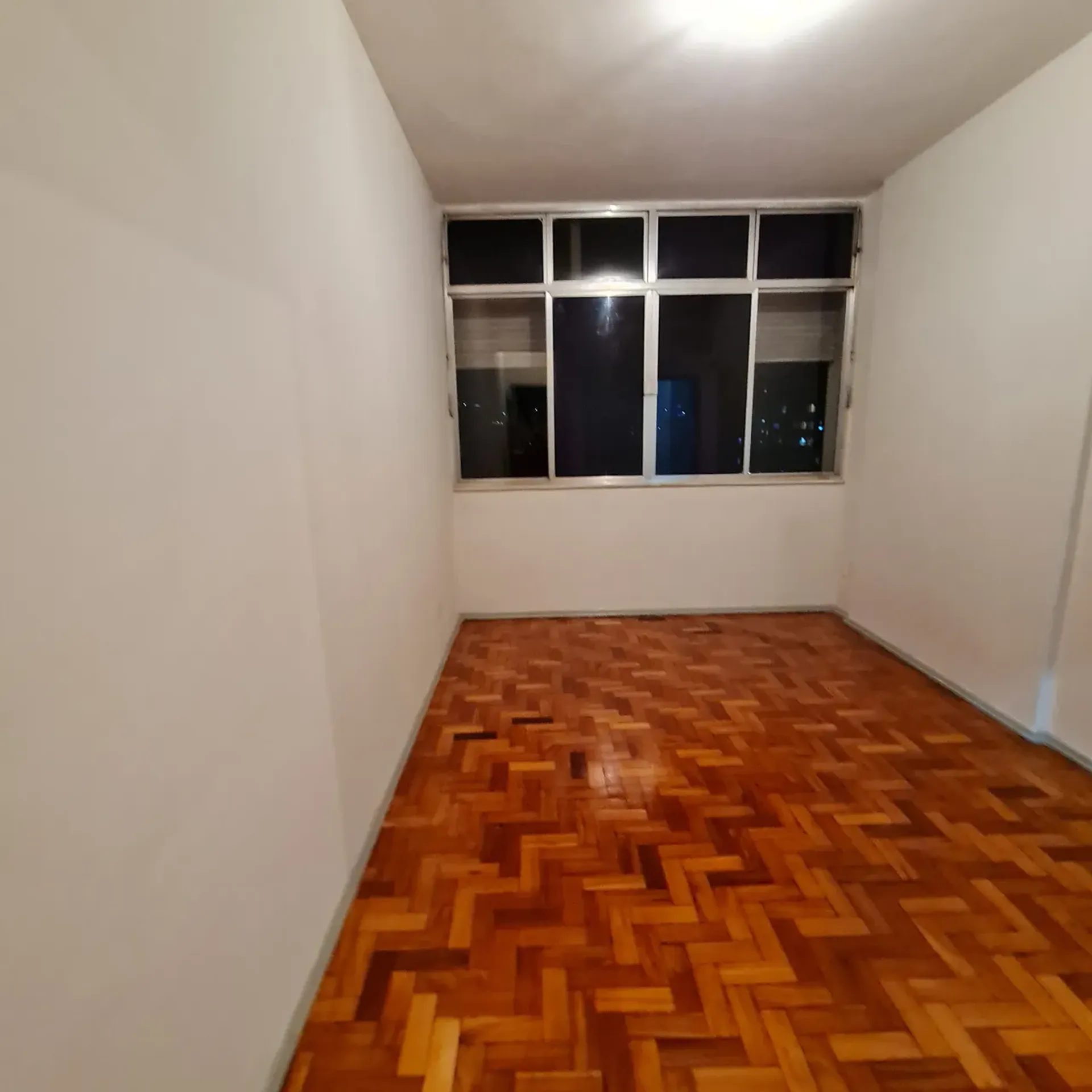 Apartment on the 9th floor with wood or laminate floors — photo 11