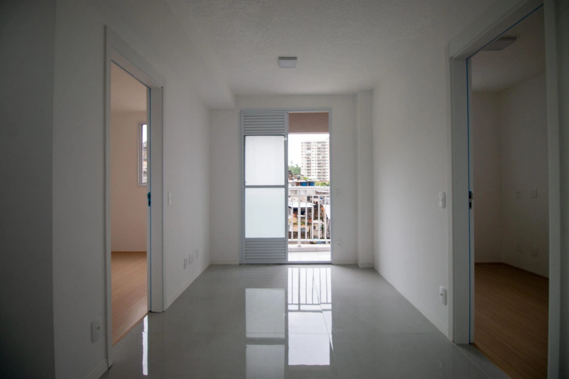 2-bedroom apartment in a building with a gym — photo 10