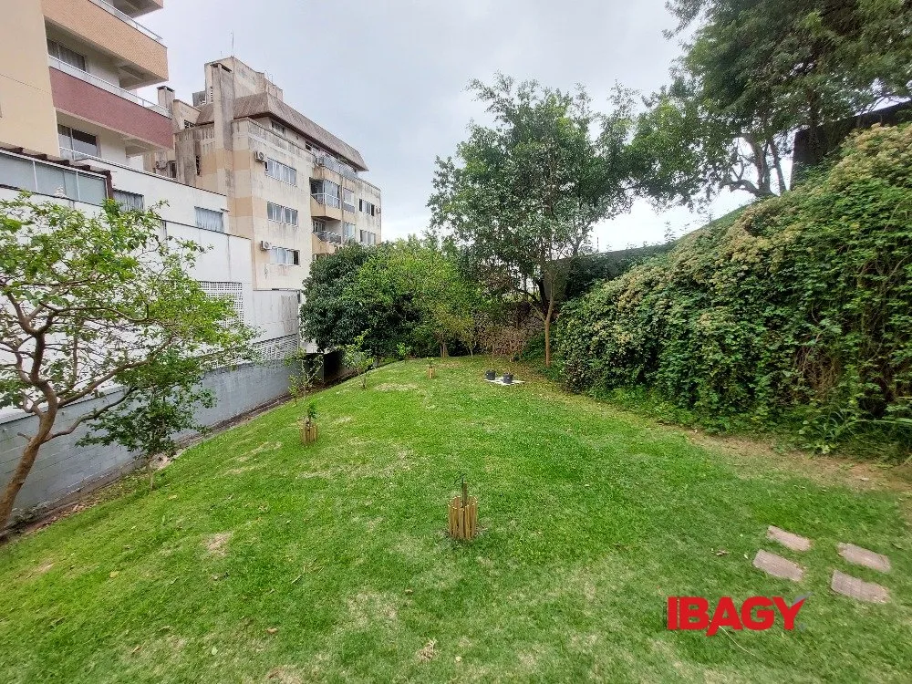 Furnished 95 m² apartment with 2 bedrooms and a desk — photo 24