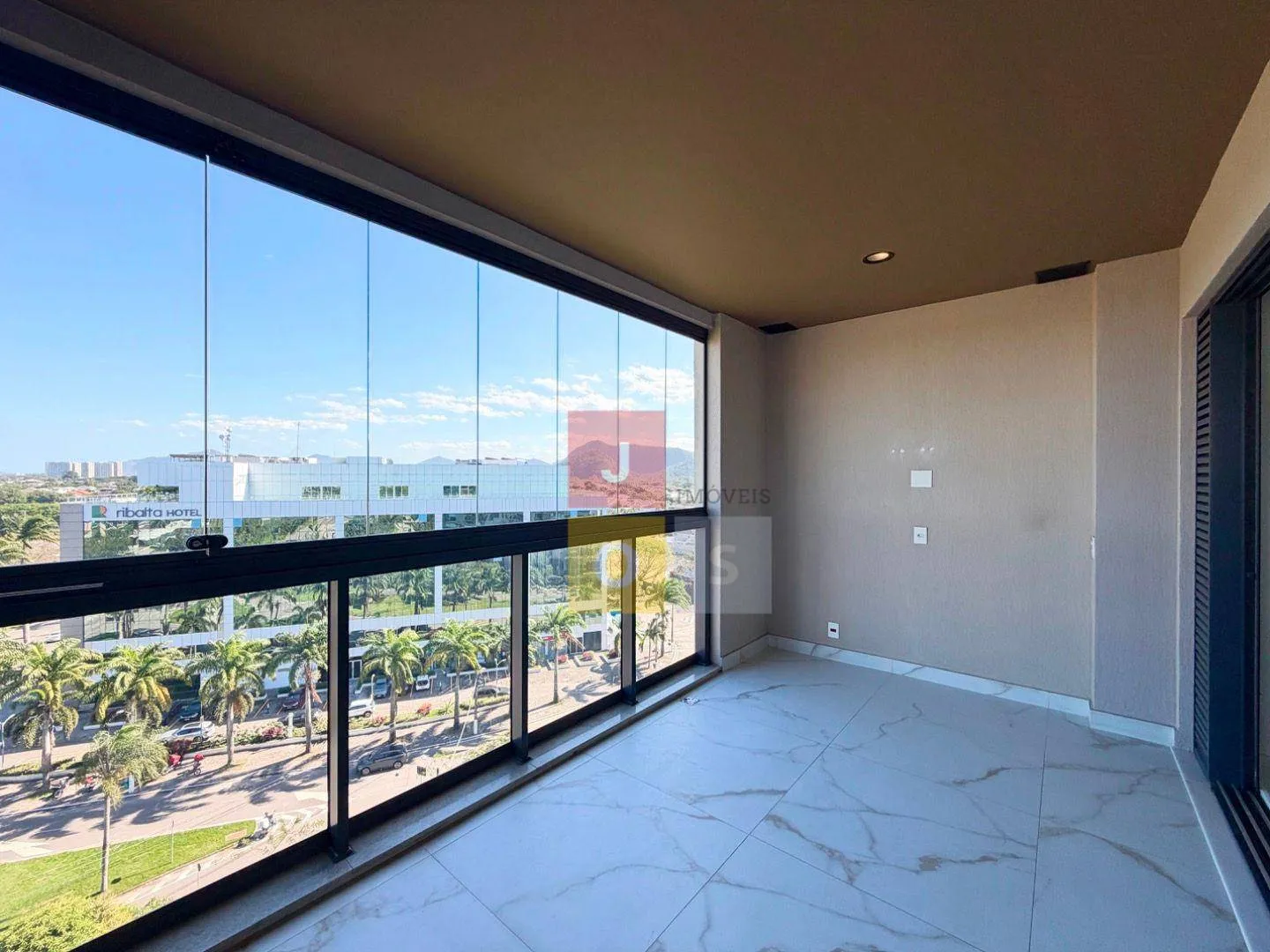 80 m² apartment with 2 bedrooms and a glass balcony — photo 31