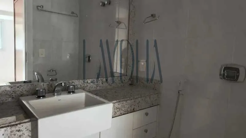 Residential apartment with 4 bedrooms and 4 bathrooms — photo 14