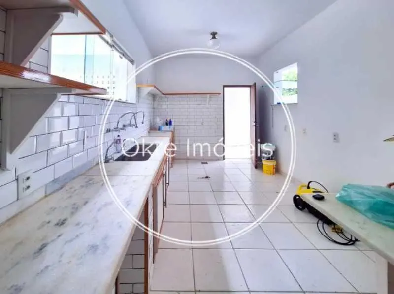 House with 4 bedrooms and a balcony with built-in grill — photo 14