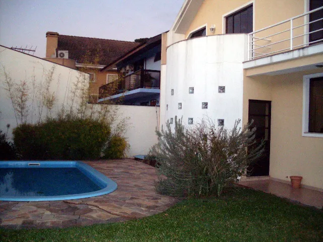 4-bedroom house with a bathtub in Curitiba — photo 5