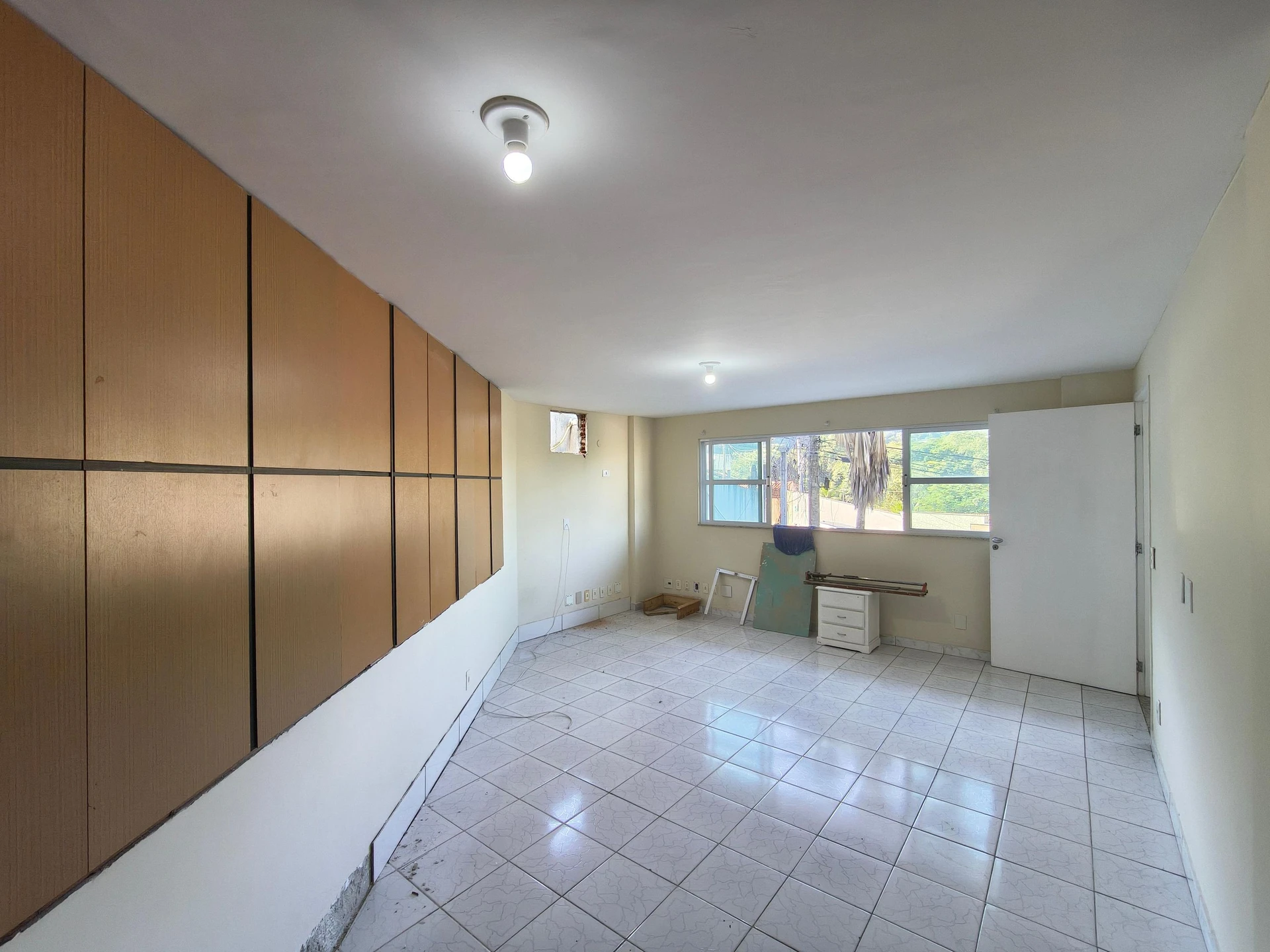 Condo house with 3 bedrooms and a balcony — photo 42