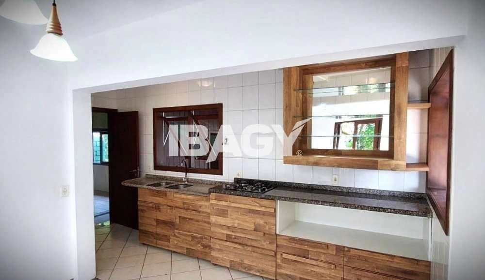 320 m² house with 3 bedrooms, laundry area and 2 parking spaces — photo 2