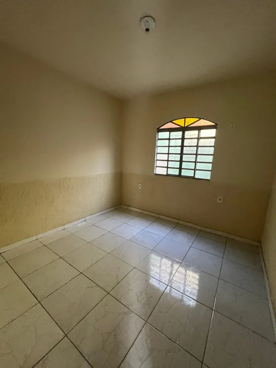 2-bedroom apartment with 1 bathroom, no parking — photo 3