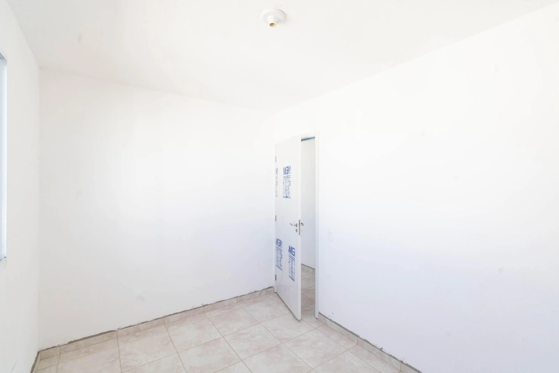 Apartamento de 2 dormitorios y baño con ducha de vidrio — photo 35