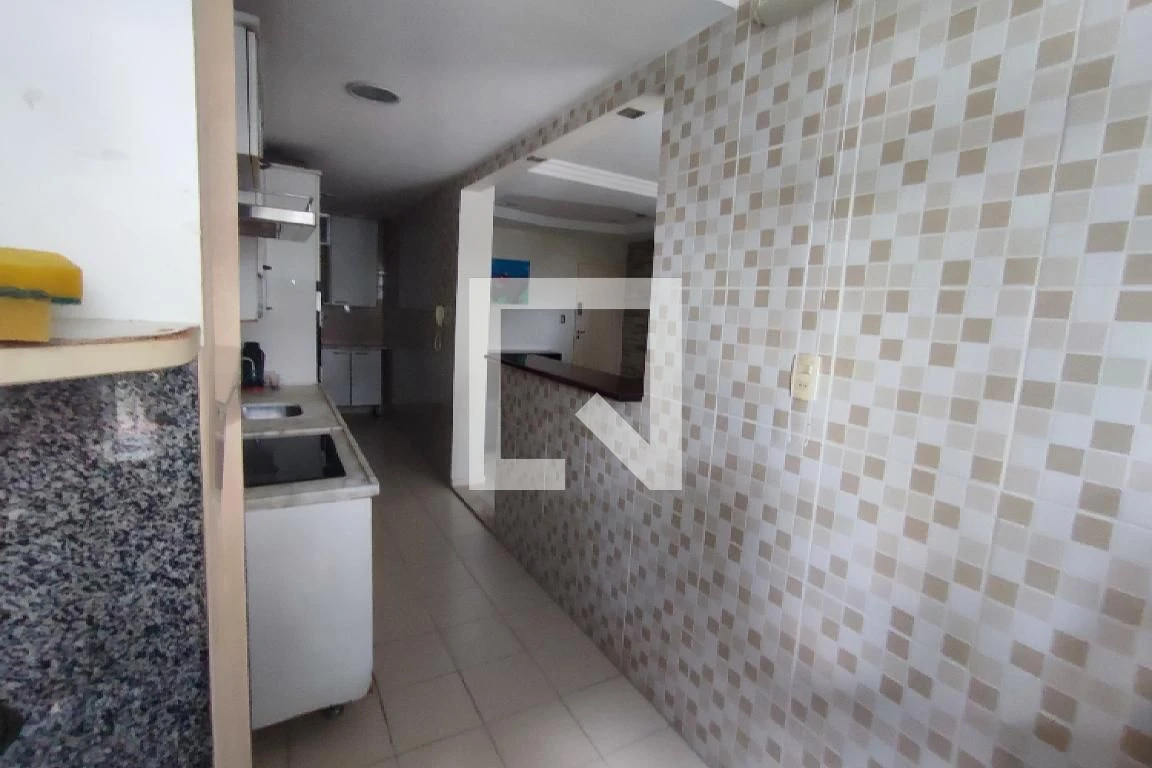 Furnished 2-bedroom apartment with open-plan kitchen — photo 22