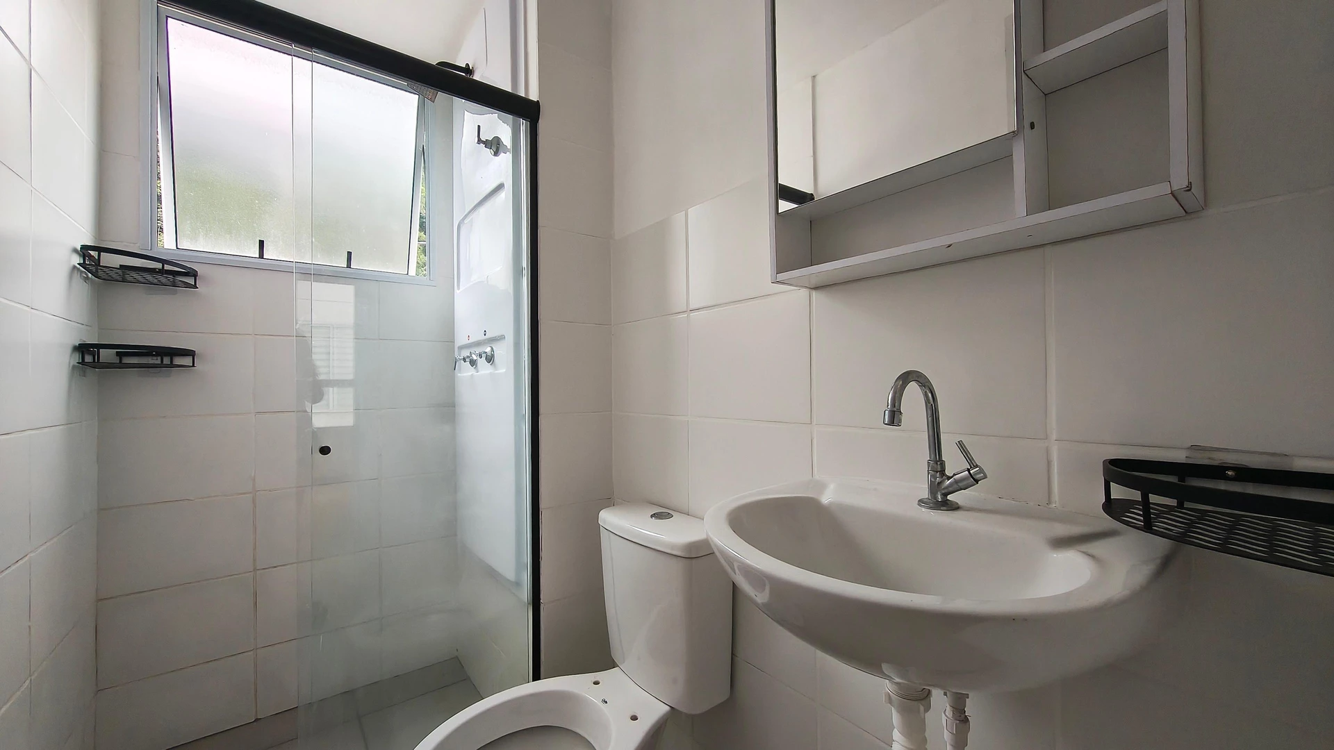 2-bedroom apartment in a building with a gym — photo 5