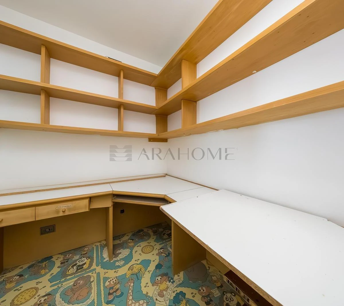 4-bedroom apartment with a bathtub in Curitiba — photo 31
