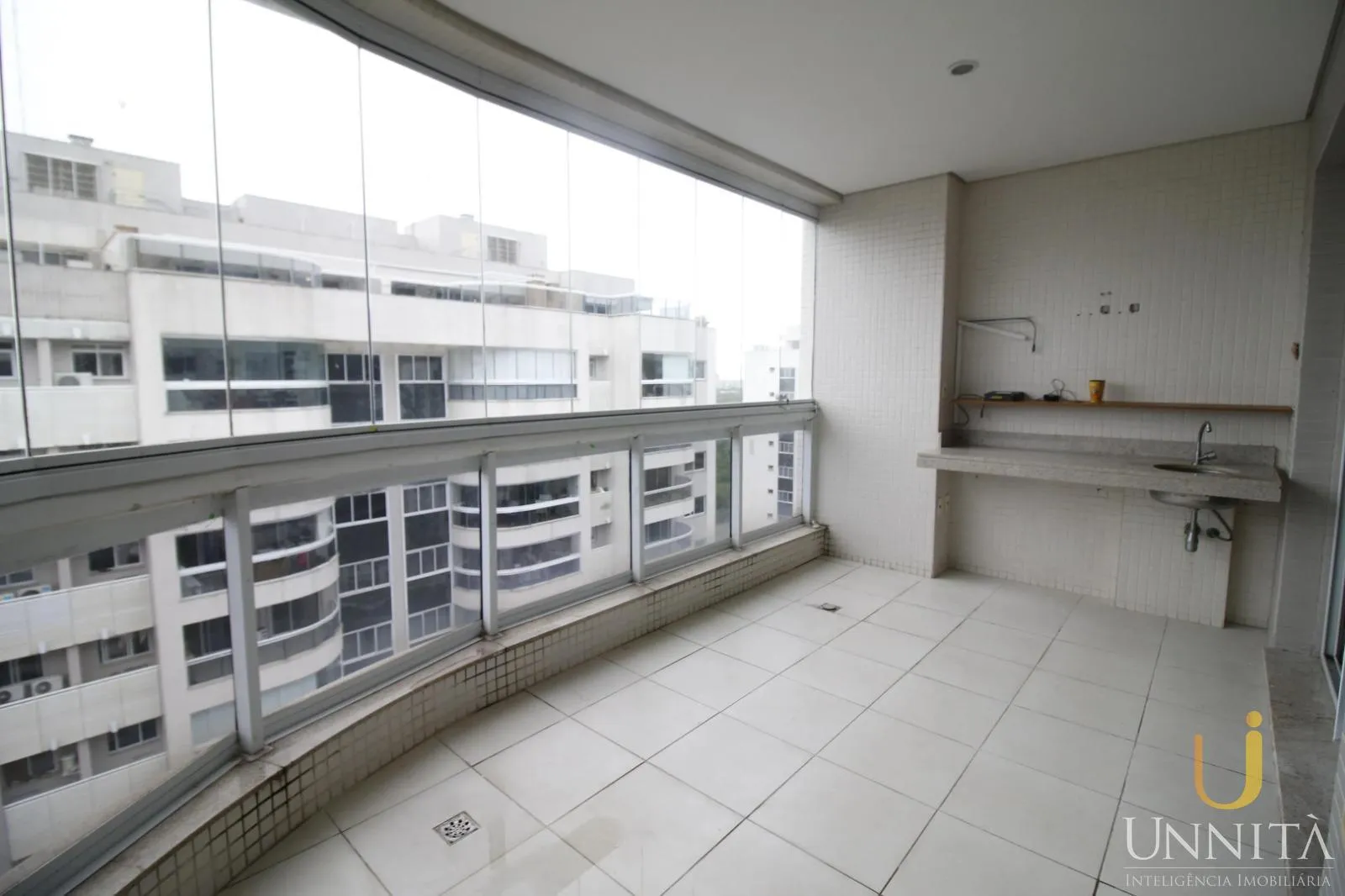 Apartamento sem mobília com 4 quartos e 3 banheiros — photo 21