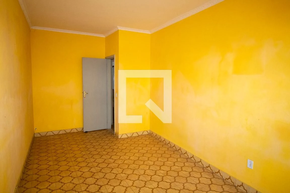 Unfurnished 2-bedroom apartment with a glass shower — photo 8