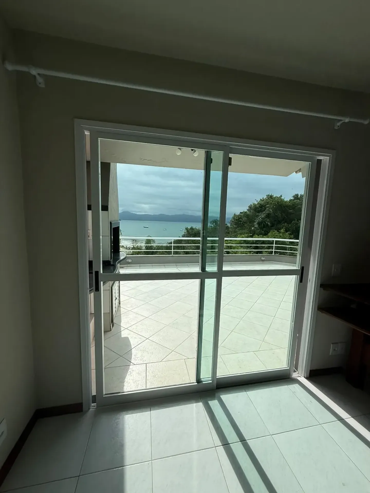 Water view in a 3-bedroom house, 180 m² — photo 11