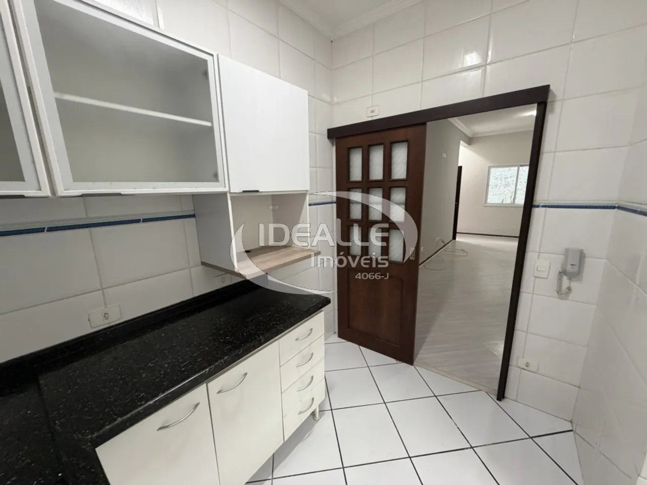 80 m² rental apartment with 2 bedrooms and suite — photo 8