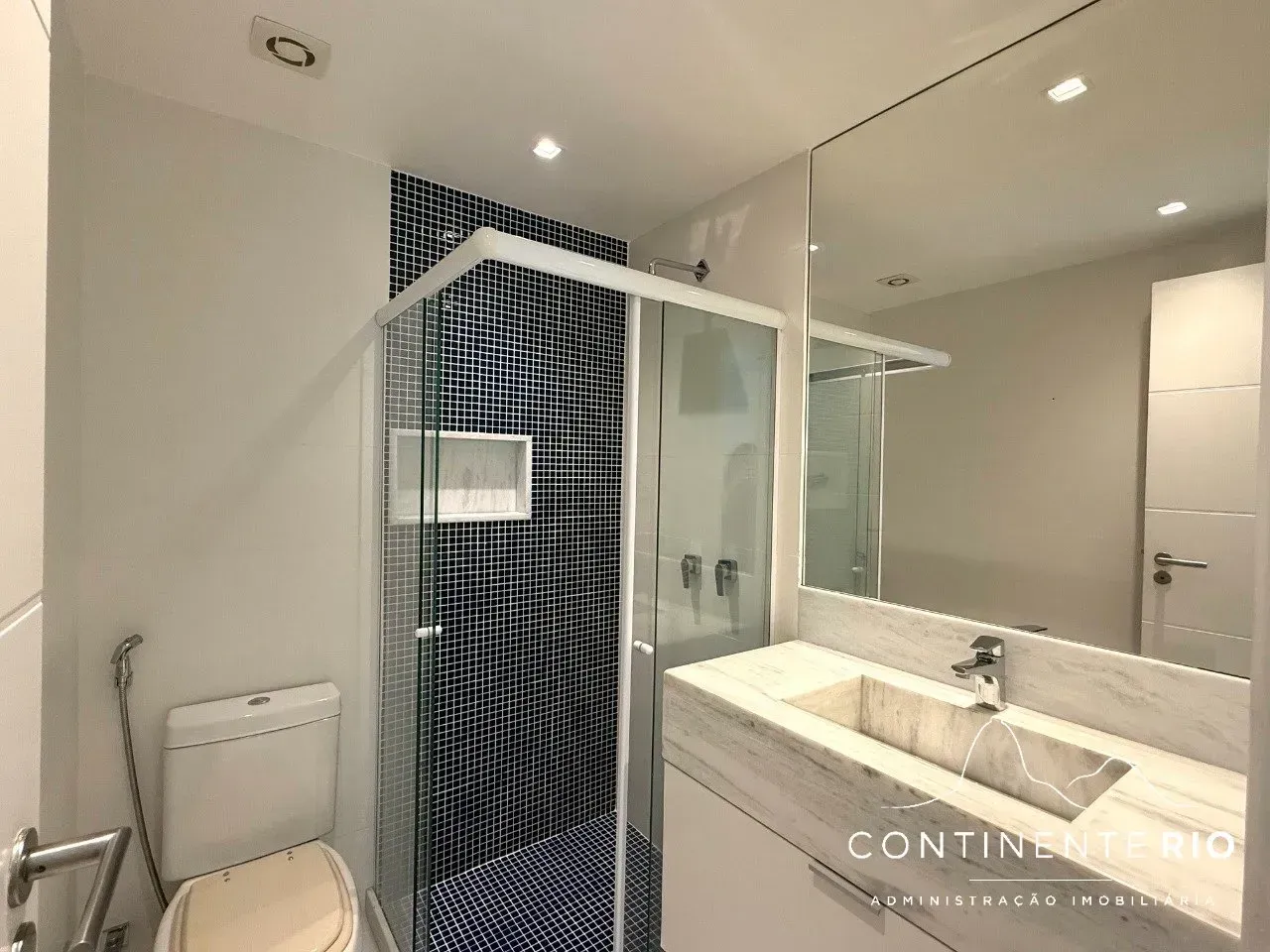 3-bedroom apartment with 4 bathrooms and a glass balcony — photo 12