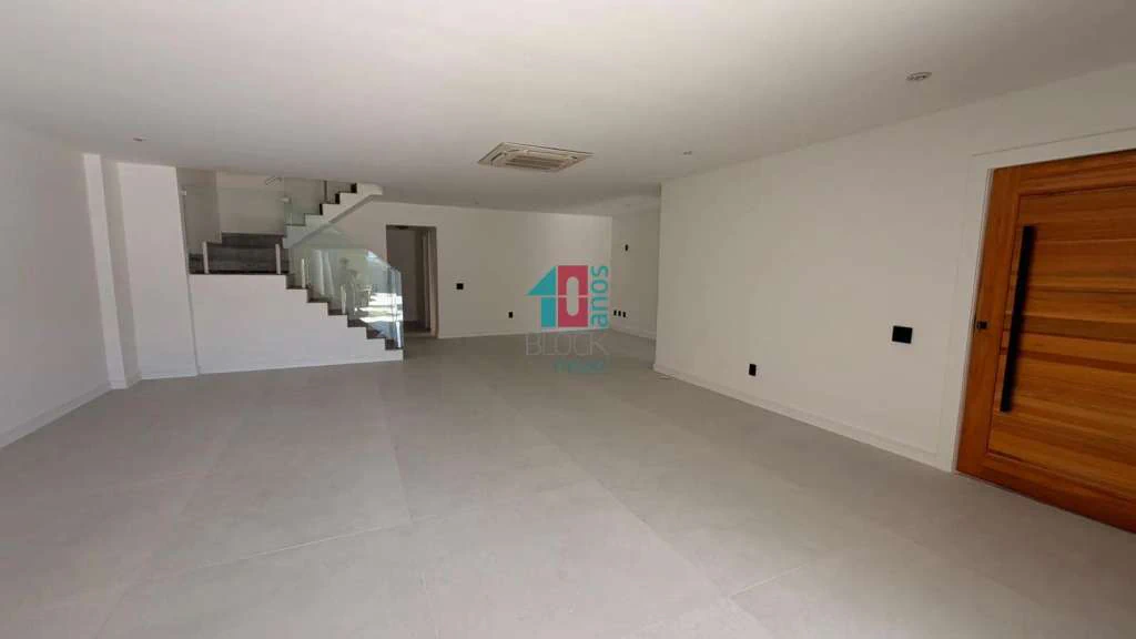 Будинок на 5 кімнат, 2 окремі ванні, 4 санвузли, 320 м² — photo 21