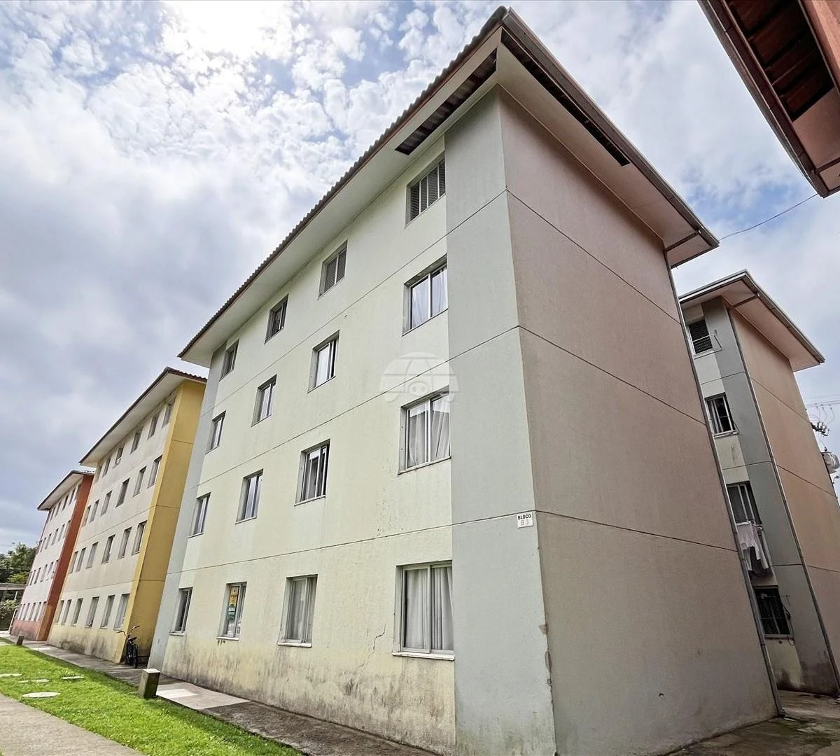 Wood or laminate floors in a 2-bedroom apartment, 42 m² — photo 6