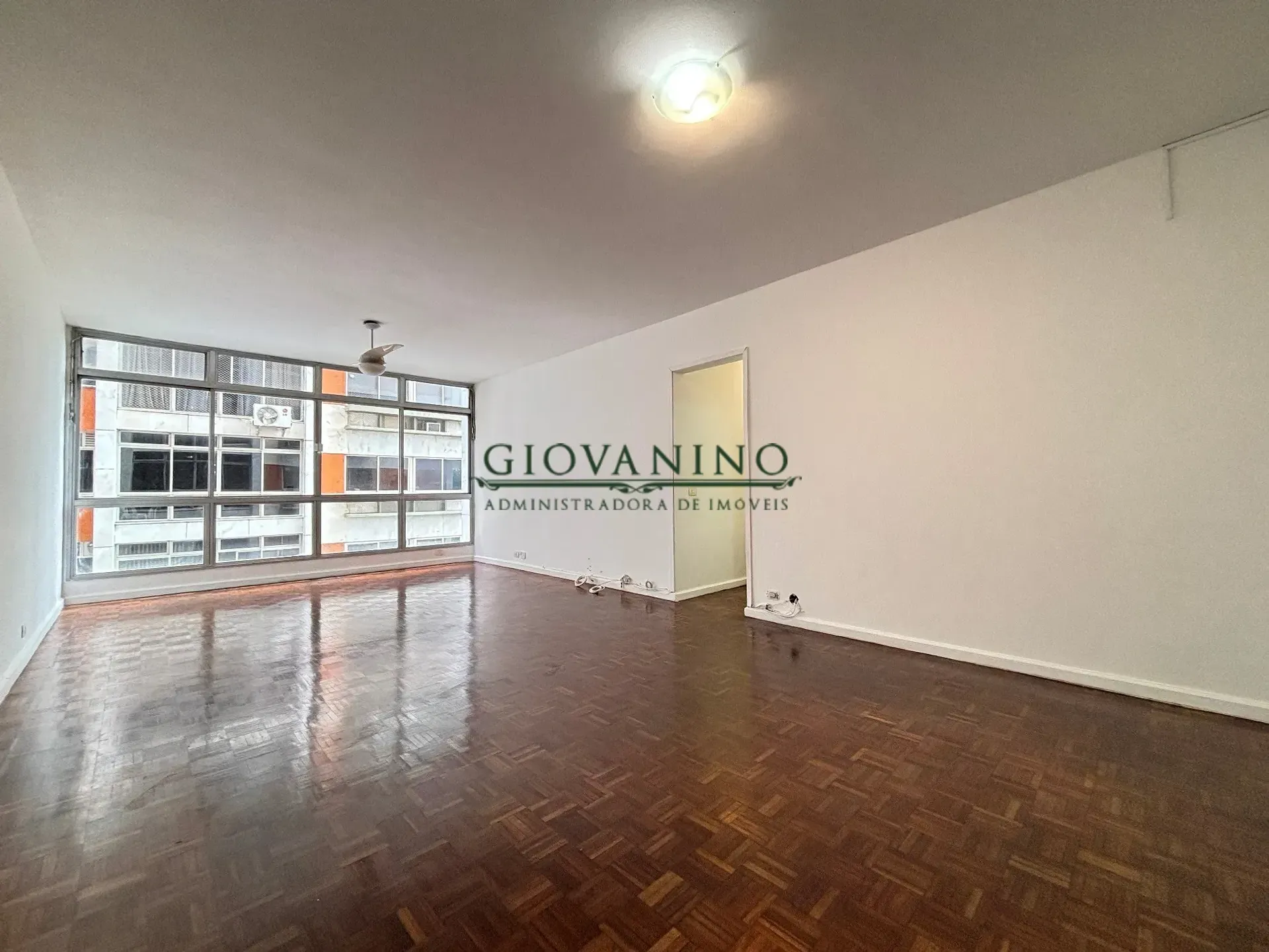 Apartamento de 4 quartos com piso de madeira ou laminado — photo 2