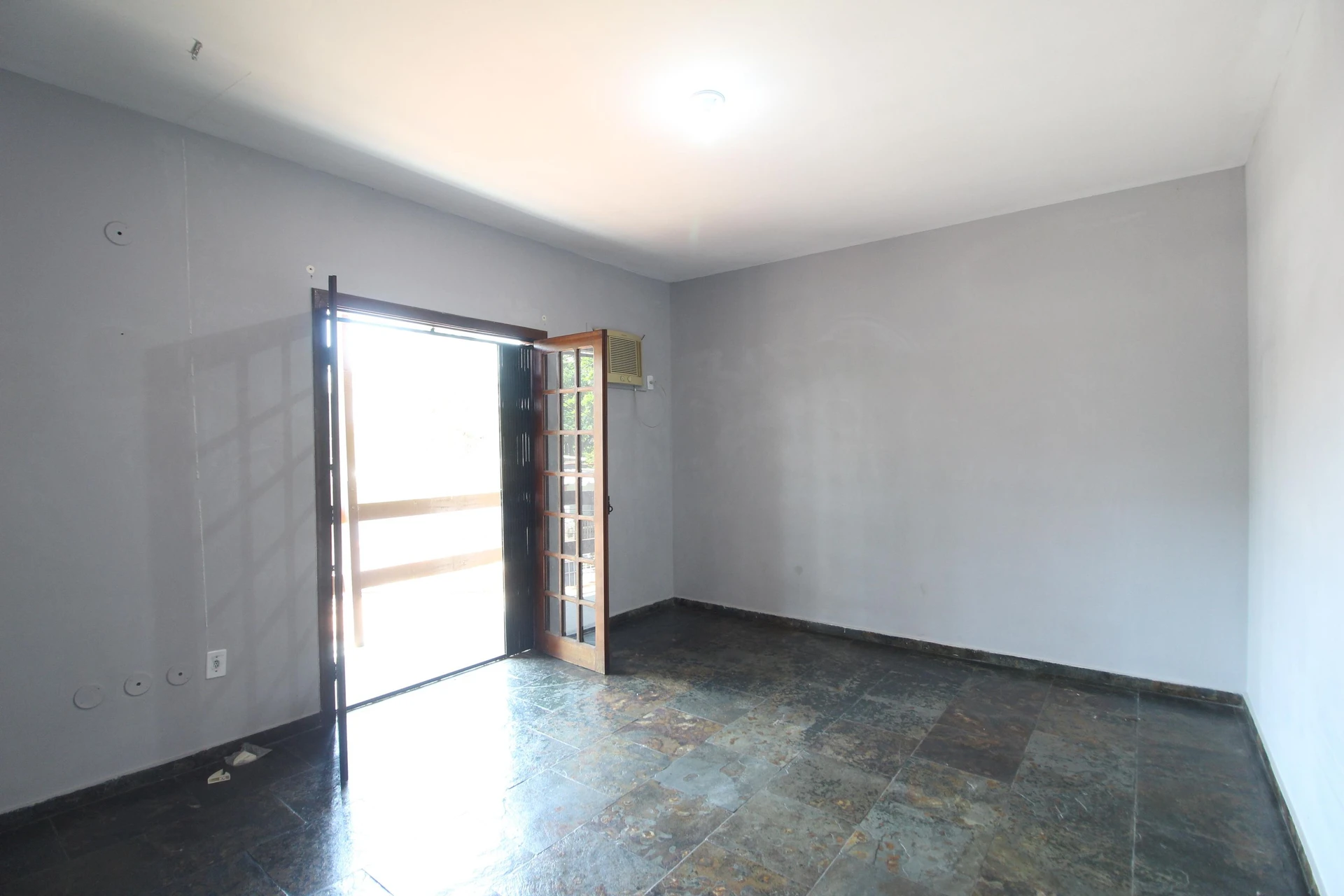 4-bedroom house with a bathtub in Rio de Janeiro — photo 28