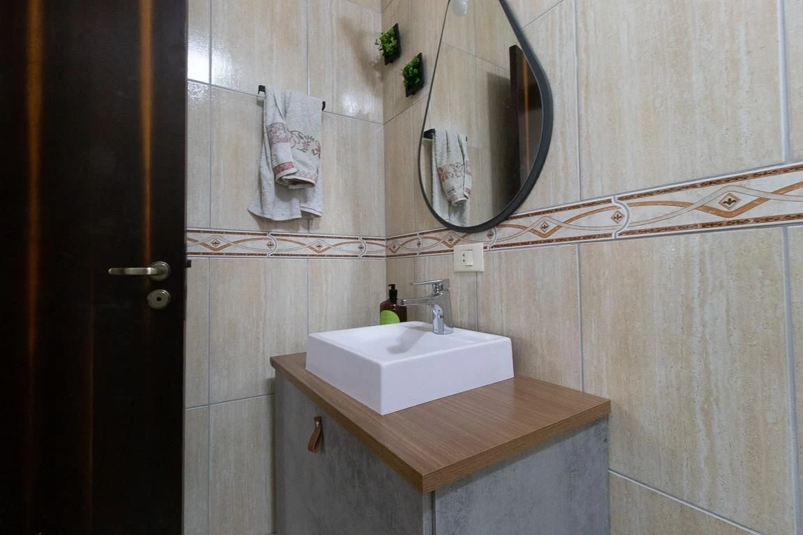 3-bedroom house with a bathtub in Curitiba — photo 9
